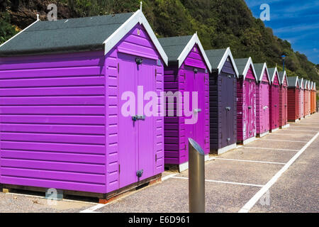 Cabines de plage en bois coloré à Bournemouth sur la côte sud de l'Angleterre Angleterre Europe Banque D'Images
