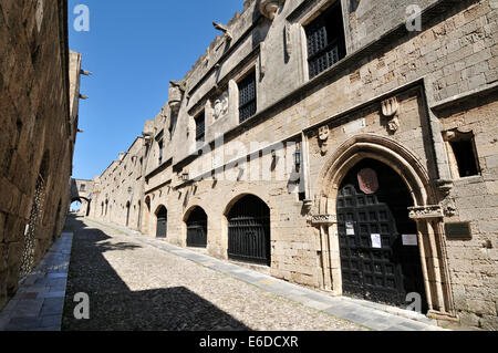 Ipoton Street Avenue des chevaliers dans la vieille ville de Rhodes. Banque D'Images