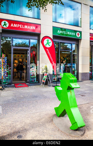 Un magasin de souvenirs à Berlin Ampelmann. Banque D'Images