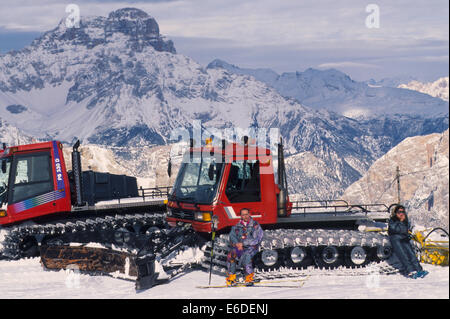 Cortina d'Ampezzo (Italie), dameuses de pistes de ski pour les soins Banque D'Images