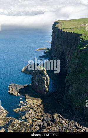 Pile la mer et rochers, à la baie de macareux, Handa Island, Sutherland, Scotland, UK Banque D'Images