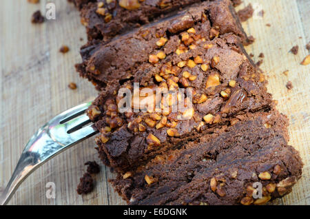 Brownie au chocolat avec des morceaux d'arachides Banque D'Images