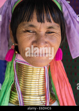 Karen, long cou, Hill, tribu Padaung, dans la région de Mae Hong Sorn, Thaïlande Banque D'Images