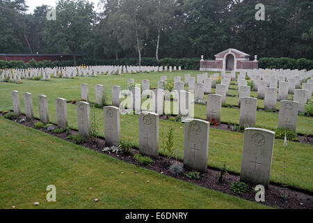 La CSGC Mierlo cimetière près de Valkenswaard, Noord-Brabant, Pays-Bas. Banque D'Images