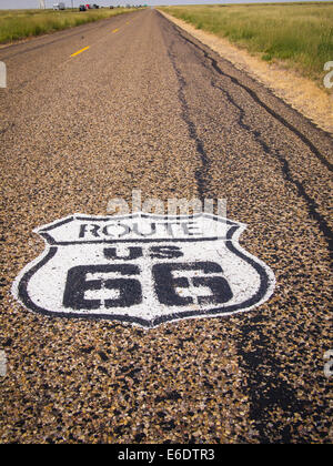 Le long de la Route 66, la route principale par l'automobile de Chicago à Los Angeles. À la recherche d'un emploi, les familles ont suivi 66 Rt à ce qu'ils espèrent Banque D'Images