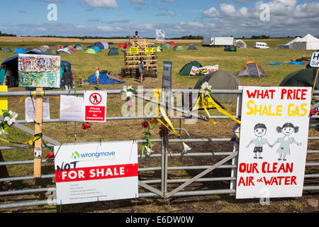 Un camp de protestation contre la fracturation hydraulique à un site d'élevage à peu près de Plumpton Blackpool, Lancashire, Royaume-Uni, où le conseil pour la première fois au Royaume-Uni, a accordé l'autorisation de planification commerciale pour les activités de fracturation pour le gaz de schiste, par Cuadrilla. Banque D'Images