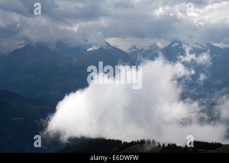 Storm cloud du Hoher Tenn et grosses Weisbachhorn et l ci-dessus Kitzsteinhorn Kaprun Zell am See Salzbourg Autriche Banque D'Images