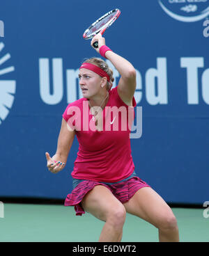 New Haven, CT, USA. 21 août, 2014. Petra Kvitova (CZE) renvoie une tourné contre Barbora Zahlavova Strycova (CZE) au cours de la première série de leur match à l'Open de tennis du Connecticut. Kvitova remporte le match 6-4, 6-1 à l'avance pour les demi-finales. 21 août, 2014. Credit : Enigma/Alamy Live News Banque D'Images