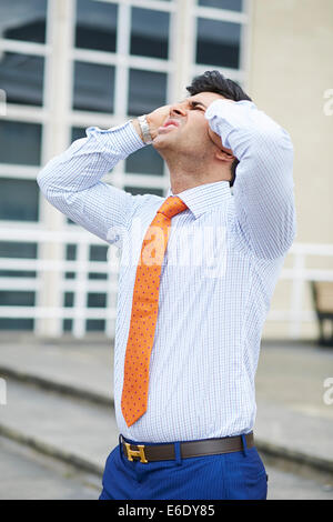 L'homme stressé au travail Banque D'Images