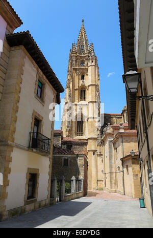 La cathédrale de San Salvador à Oviedo, capitale des Asturies, Espagne. Banque D'Images