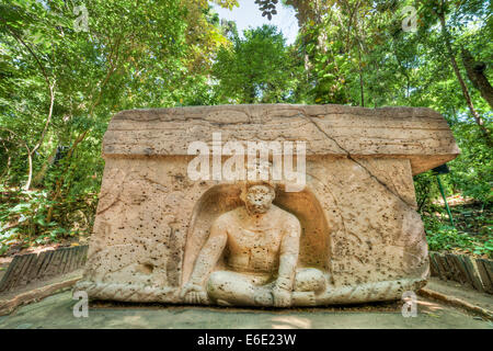 Le Olmeca sculpture sur pierre nommé Autel triomphale dans La Venta Park à Villahermosa, Tabasco, Mexique. Banque D'Images