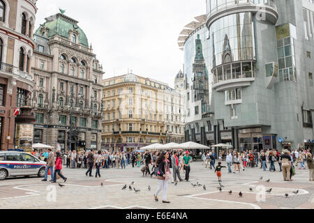 Stephansplatz, Vienne, à l'été de jour nuageux Banque D'Images