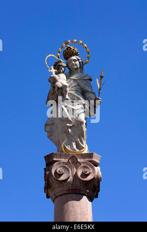 Colonne mariale contre un ciel bleu, Murnau, Upper Bavaria, Bavaria, Germany Banque D'Images