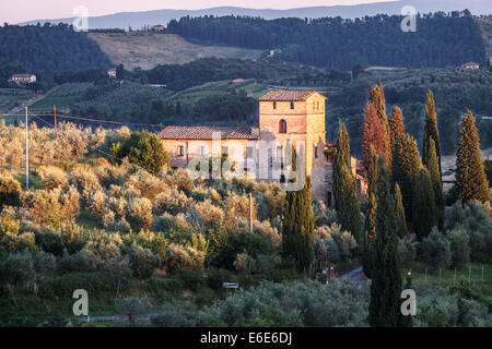 Ancienne ferme dans la campagne toscane, près de San Gimignano, Toscane, Italie. Banque D'Images