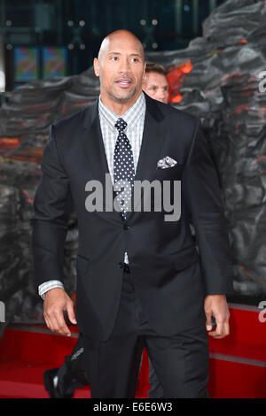 Berlin, Allemagne. 21e Août, 2014. L'acteur américain et un catcheur professionnel Dwayne 'The Rock' Johnson s'occupe de la première du film 'Hercules : La Guerre des Thraces au Cinestar cinéma au Sony Center de Berlin, Allemagne. Le 21 août 2014. Dpa : Crédit photo alliance/Alamy Live News Banque D'Images