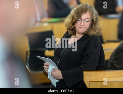 Erfurt, Allemagne. 22 août, 2014. Comité d'enquête NSU présidente Dorothea Marx au cours de la session spéciale du Parlement de se rappeler à Erfurt, Allemagne, 22 août 2014. La session extraordinaire a été tenue pour discuter du rapport final du comité d'enquête la NSU, qui a été publié jeudi. Photo : MICHAEL REICHEL/dpa/Alamy Live News Banque D'Images