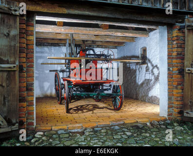 Incendie dans un wagon musée à ciel ouvert de la construction populaire en Pologne, Olsztynek Banque D'Images