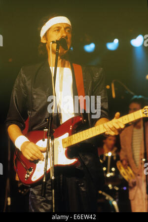 Groupe de rock britannique dire straits Mark Knopfler avec environ 1982 Banque D'Images