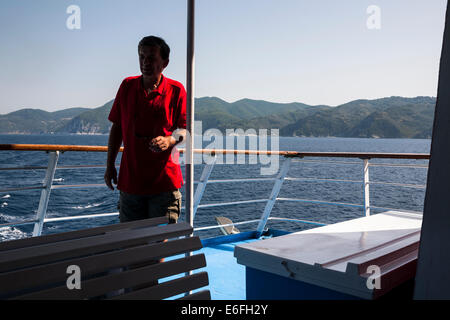 Les voyageurs à bord d'un navire qui a quitté l'île Alonnisos à Volos en Grèce le 21 août 2014. Banque D'Images