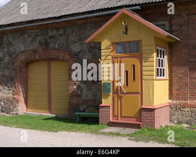 La façade de l'immeuble. Varnja Banque de Village de Peipsi. L'Estonie Banque D'Images