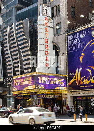 Traffic, Aladdin Theatre Marquee, New Amsterdam Theatre, Times Square, 42e Rue, New York Banque D'Images