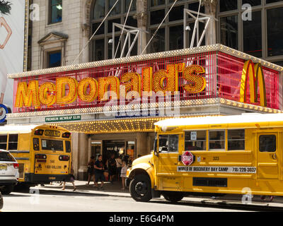 McDonald's Restaurant, 42nd Street, Times Square, NYC 2014 Banque D'Images