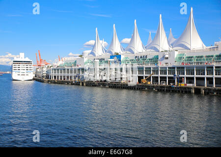 La Place du Canada est un bâtiment situé sur le front de l'Inlet Burrard Vancouver (Colombie-Britannique). Banque D'Images