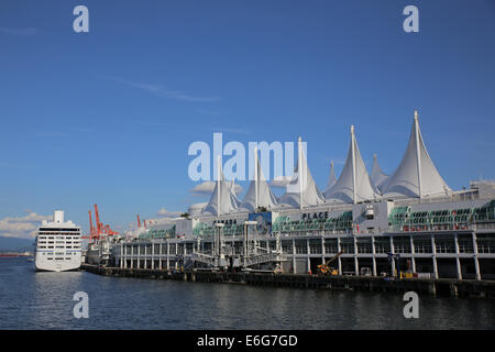 La Place du Canada est un bâtiment situé sur le front de l'Inlet Burrard Vancouver (Colombie-Britannique). Banque D'Images