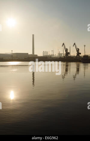 Usine à Aviles estuaire. Aviles. Asturies provence. L'Espagne. L'Europe Banque D'Images