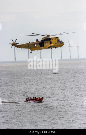 Seaking RAF et bateau de la RNLI Banque D'Images