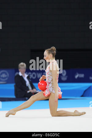 Patricia BEZZOUBENKO du Canada dans la section Gymnastique Rythmique (ball) à des jeux du Commonwealth de 2014 à Glasgow. Banque D'Images