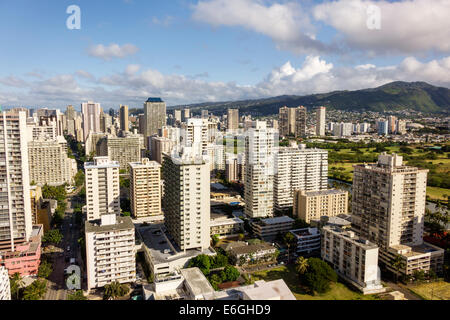 Honolulu Hawaii,Oahu,Hawaiian,Waikiki Beach,Resort,haute élévation,bâtiment,hôtels,condominiums,Makiki,Lower Punchbowl,Tantalus,montagnes,USA,US,un Banque D'Images