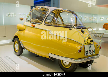 BMW Isetta voiture chez BMW Welt (BMW World) à Munich (Allemagne), Banque D'Images