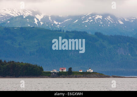 Retraite Point Lighthouse dans Auke Bay près de Juneau, Alaska Banque D'Images