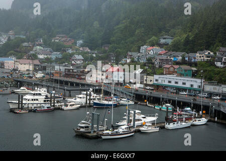 Ketchikan est l'un des arrêts sur la croisière en Alaska pour le Norwegian Pearl. Croisière conduit une grande partie de la loca Banque D'Images