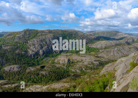 Beaux paysages de la Norvège près de Pulpit Rock (Preikestolen) Banque D'Images