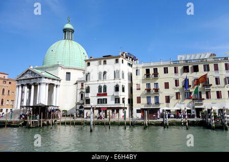 Eglise de San Simeone Piccolo sur le Grand Canal à Venise, Italie Banque D'Images