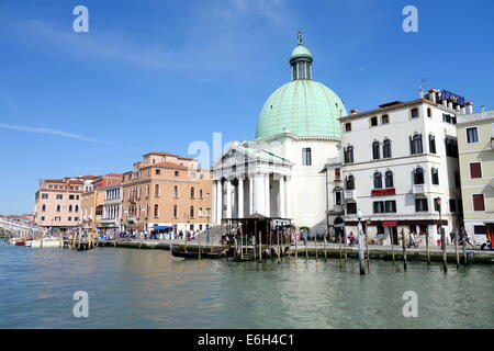 Eglise de San Simeone Piccolo sur le Grand Canal à Venise, Italie Banque D'Images