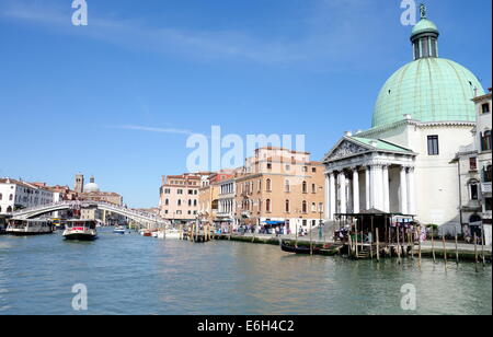 Eglise de San Simeone Piccolo sur le Grand Canal à Venise, Italie Banque D'Images