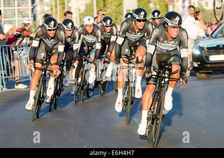 Jerez de la Frontera, Espagne, Août 23, 2014 : l'équipe Omega Pharma-Quick Step au cours de la montre par équipe dans la première étape du Tour d'Espagne 2014. Credit : Kiko Jimenez/Alamy Live News Banque D'Images