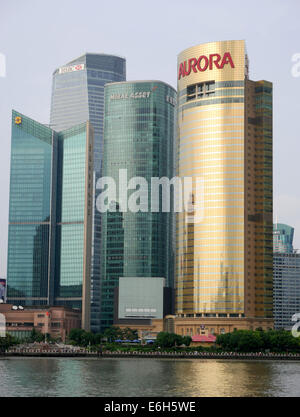 Vue sur le quartier des affaires de Pudong Shanghai à partir de l'autre côté de la rivière Huangpu Bund Banque D'Images