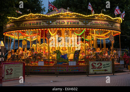 Carousel sur la rive sud de la Tamise à Londres Angleterre Royaume-Uni UK Banque D'Images