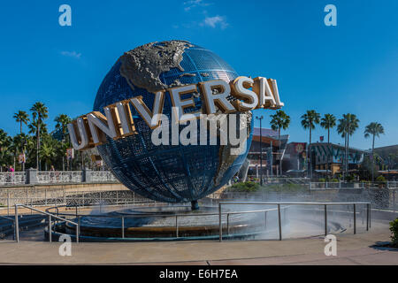 Célèbre globe rotatif au City Walk à Universal Studios, Orlando, Floride Banque D'Images