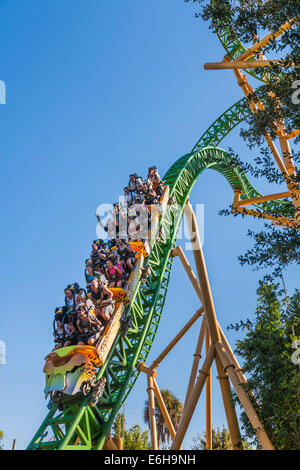 Les clients du parc équestre Cheetah Hunt roller coaster à Busch Gardens Tampa Bay à Tampa, Floride Banque D'Images