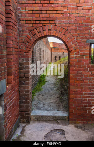 Porte en arc à l'intérieur des murs de Fort Clinch de Fort Clinch State Park à Fernandina Beach, Floride Banque D'Images