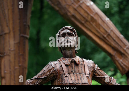 Des statues d'acier résistant à la rouille ou des sculptures en forêt pour commémorer les travailleuses. Banque D'Images