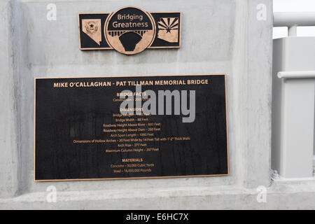 Plaque à fin de Mike O'Callaghan - Pat Tillman Memorial Bridge au Barrage Hoover sur la rivière Colorado, près de Boulder City, Nevada Banque D'Images