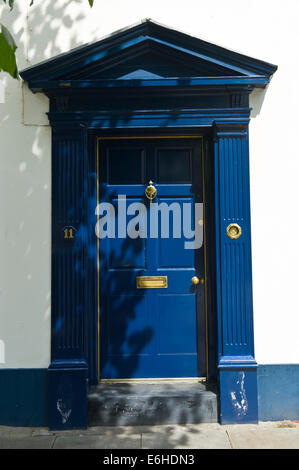 Numéro 11 Bleu de porte avant en bois Maison mitoyenne dans Brecon Powys Pays de Galles UK Banque D'Images