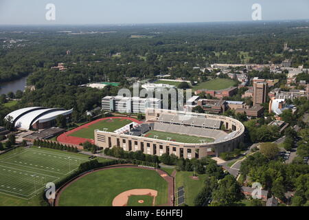 Vue aérienne de Princeton University Stadium et terrains d'athlétisme Banque D'Images