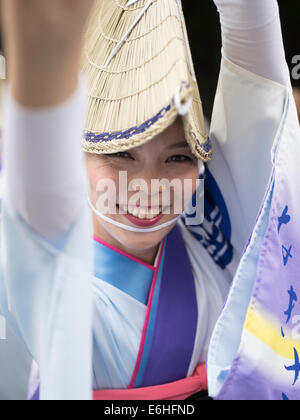 Tokyo, Japon. 24 août, 2014. Koenji Awa Odori, une danse traditionnelle festival tenu à Koenji, Tokyo, Japon. Dimanche 24 août 2014 Crédit : Chris Wilson/Alamy Live News Banque D'Images